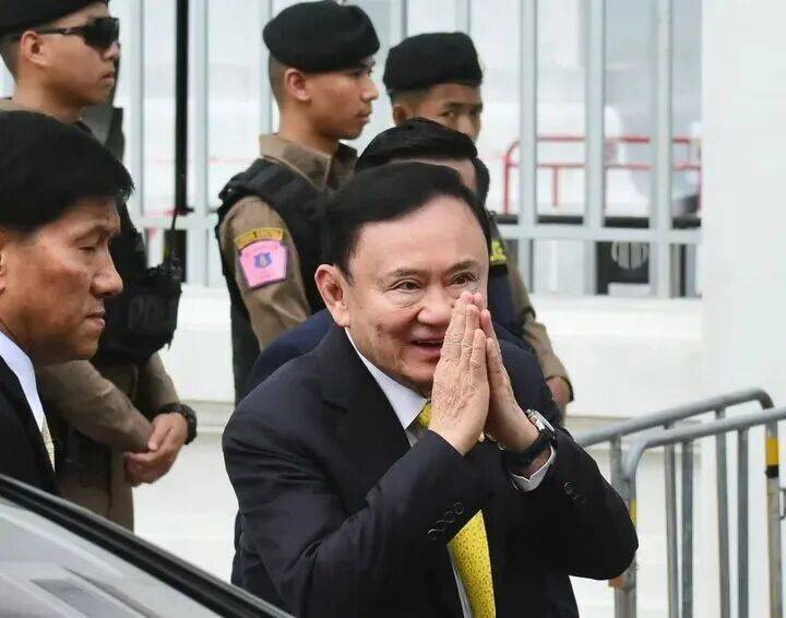 他信为什么“自投罗网”回到泰国，判一年监禁真的重了？看佩通坦怎么说！